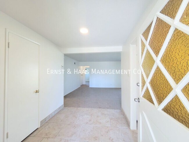 Building Photo - Beautiful 3 bedroom 2 Bath home in Prime C...