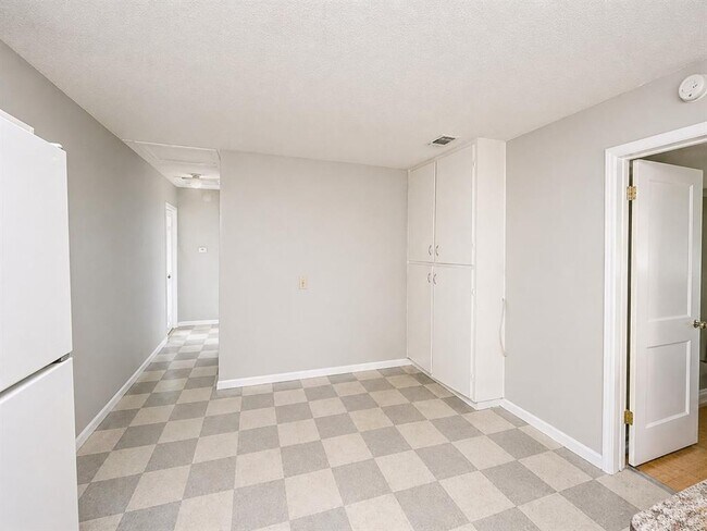 Building Photo - 5400 Harmon Ave