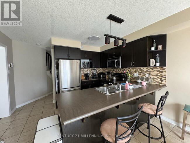 Building Photo - 117 Silk Dr