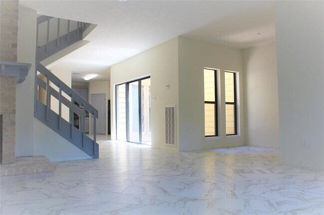 Building Photo - 12625 Memorial Dr