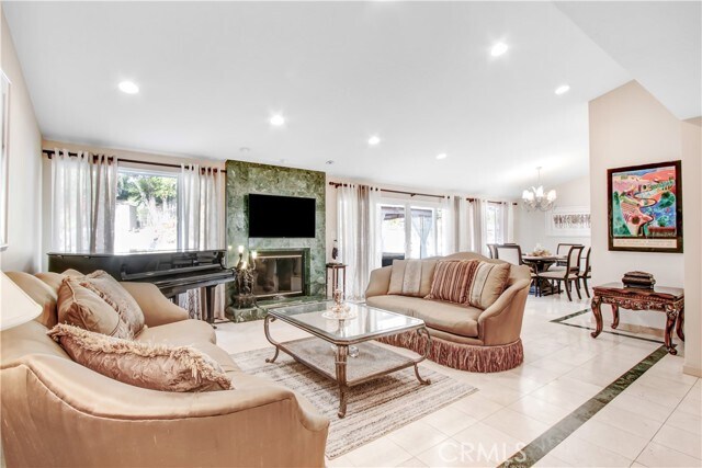 Foto del edificio - 5694 Collins Pl