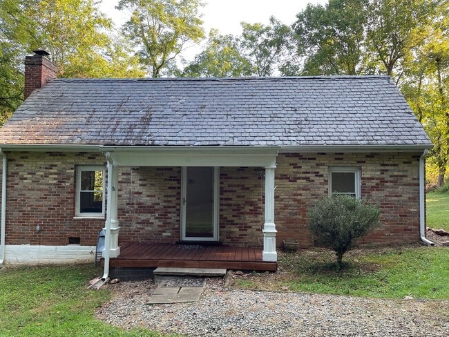Single Family Home on Old Graves Mill Road - Single Family Home on Old Graves Mill Road