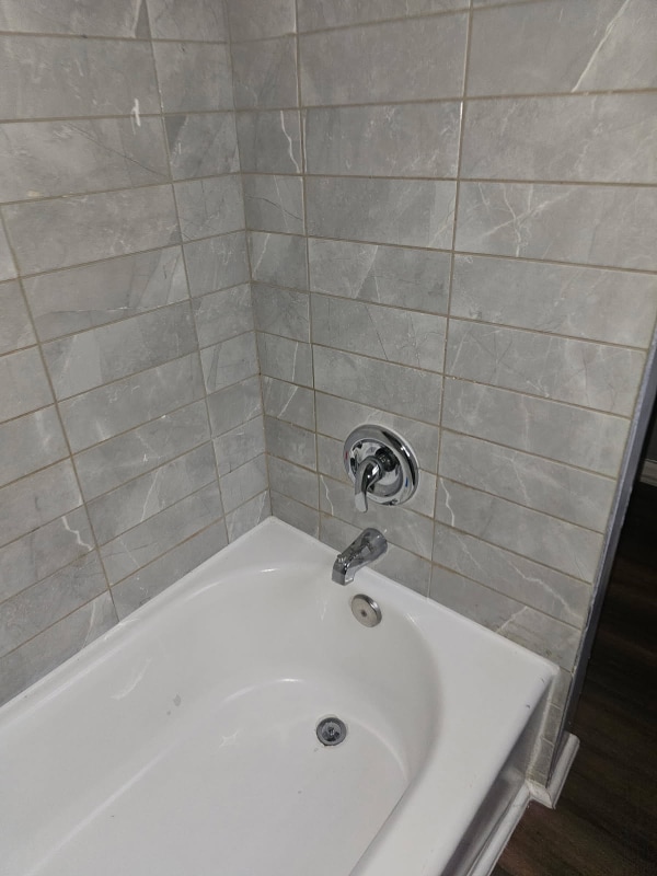 Photo - 1300 N Kenwood Ave Apartment