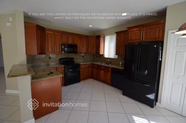 Building Photo - 13100 SW 54th Ct
