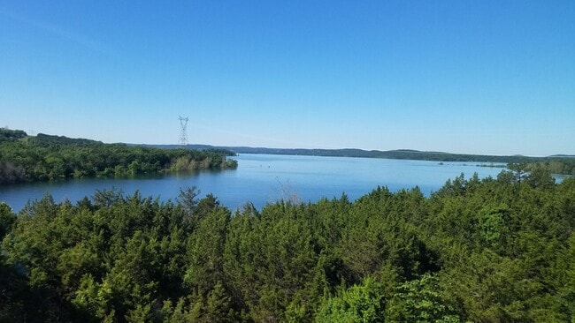 Foto del edificio - 3 Bedroom 2 Bath  Apartment With Lake-views of Table Rock Lake from each Room