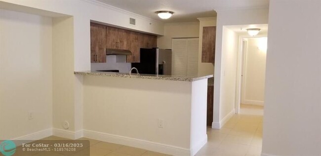 Foto del edificio - 4824 N State Rd 7