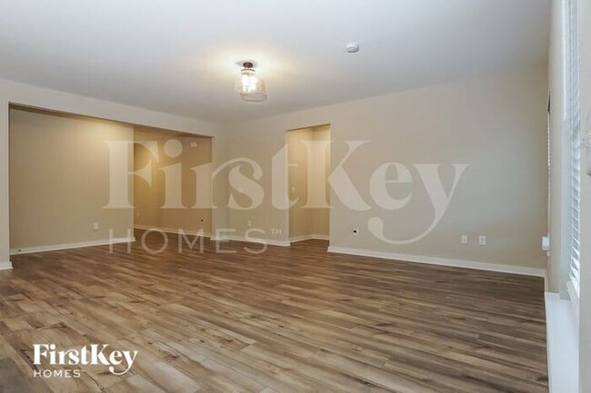 Building Photo - 683 Troubadour Ln