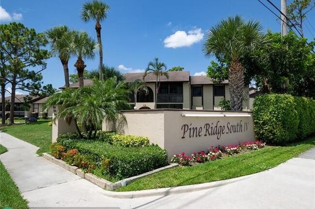 Foto del edificio - 402 Pine Glen Ln