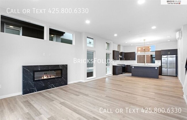 Building Photo - 1212 Harrington Ave NE