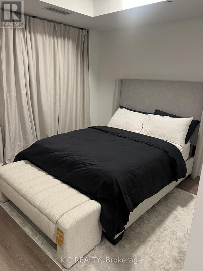 Building Photo - 308 Jarvis St