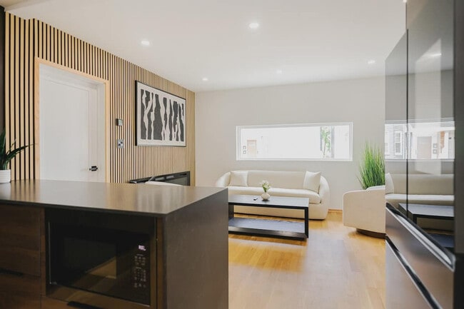 Building Photo - 99 Bennington St