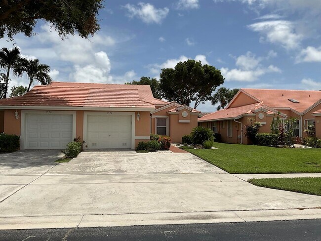 Foto del edificio - 5574 Royal Lake Cir