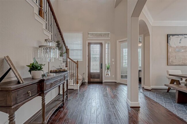 Foto del edificio - 619 Cypress Creek Ln