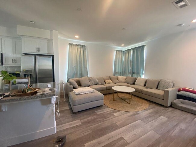 Foto del edificio - 1450 Wright Ave