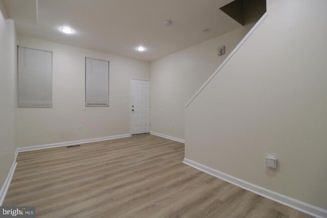 Building Photo - 725 N Chester St