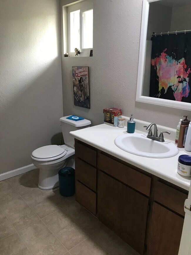 Foto del edificio - Take Over My Lease in January 2025 !!!!  Greenwood Estates has an Excellent 2 Bedroom, 1.5 Bath T...
