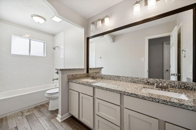 Building Photo - 4023 Broken Elm Dr