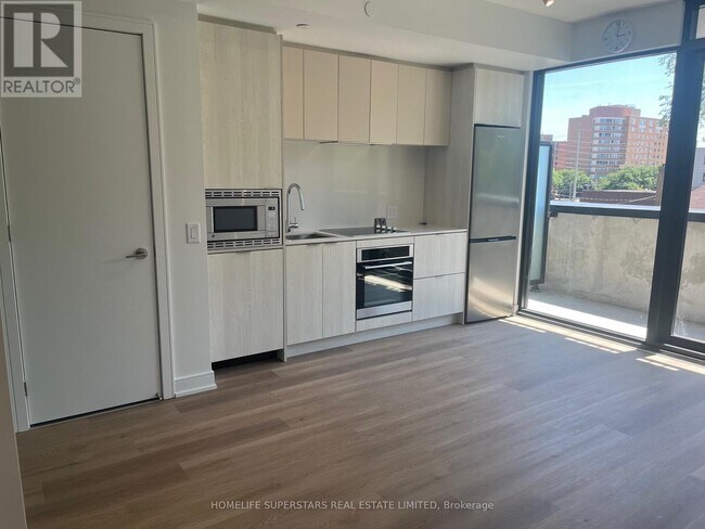 Building Photo - 3009-3009 Novar Rd