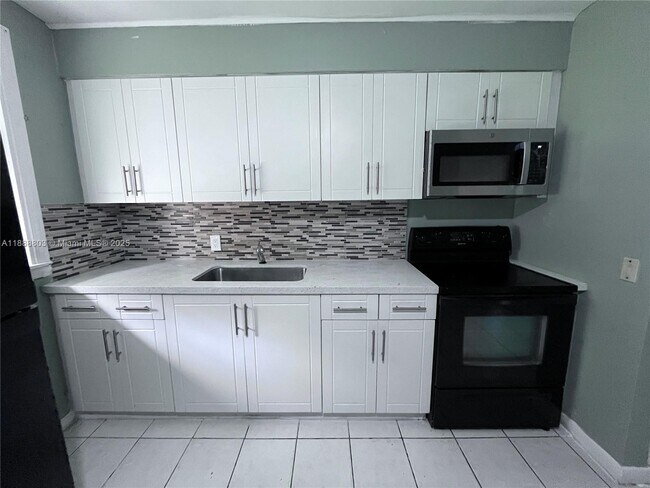 Foto del edificio - 1572 NE 135th St