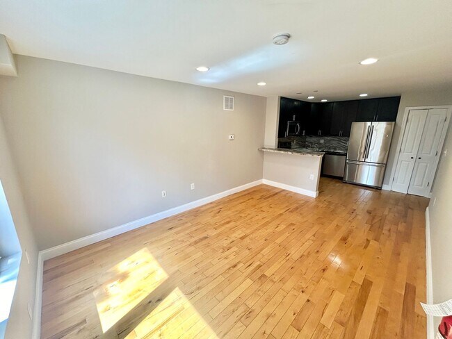 Foto del edificio - Modern 3 Bedroom Apartment