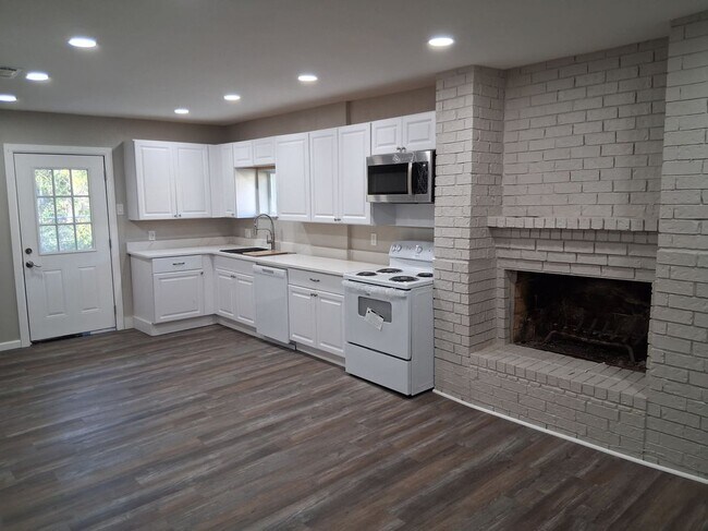 Building Photo - 5009 Cottey St