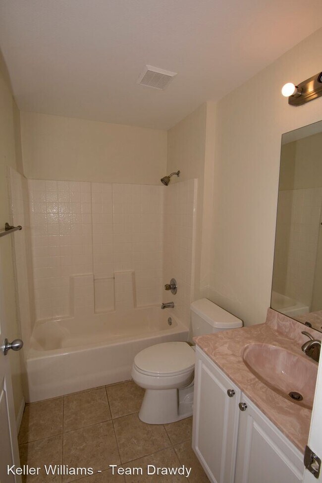 Building Photo - 250 Woodbury Pines Cir