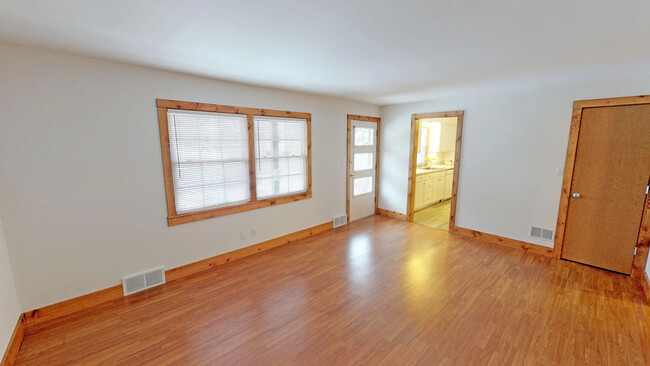 LIVING ROOM - 1206 W Ash St