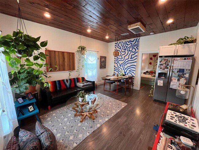 Foto del edificio - 6311 Felix Ave