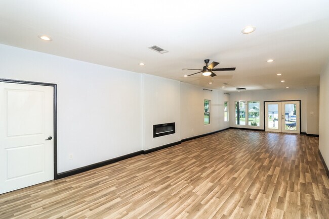 Building Photo - 1433 Willow Dr