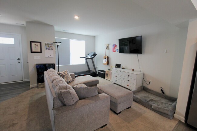 Foto del edificio - Townhome with a large fenced in yard for rent!
