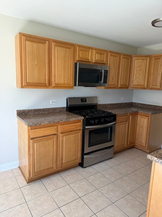 Building Photo - 681 Thorntree Ct