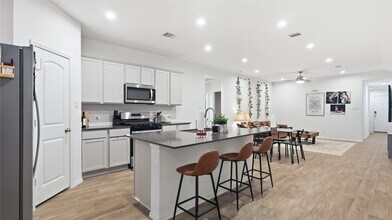 Building Photo - 22243 Florence Spgs Dr