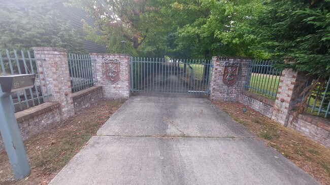 Building Photo - Gated Sound view home Des Moines area, 4 b...