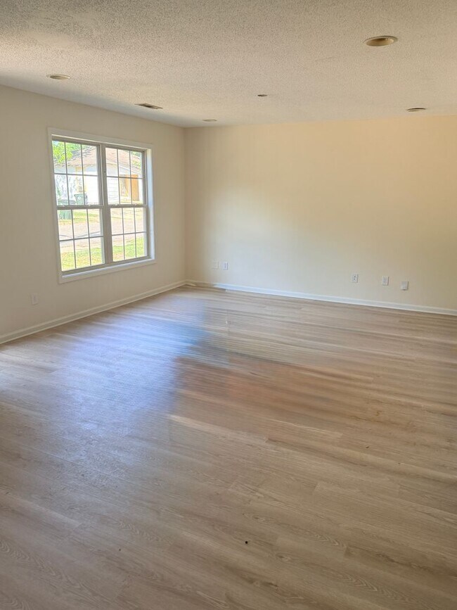 Foto del edificio - 3 bedroom 2 bath house