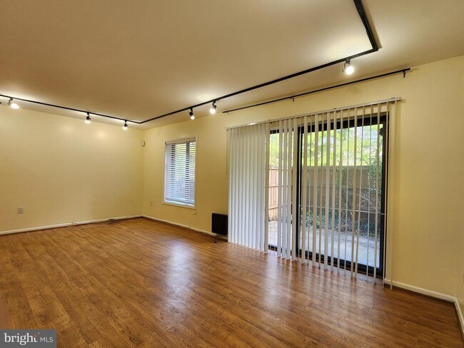 Foto del edificio - 6934 Hanover Pkwy