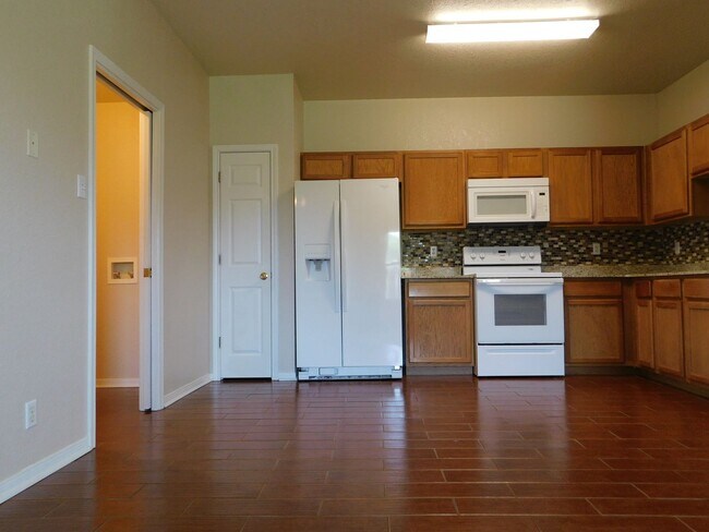 Building Photo - 5210 Daybreak Dr