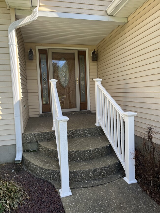 Building Photo - 179 Stoneledge Dr