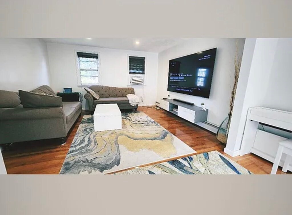 Foto principal - 60 Pinewood Ave
