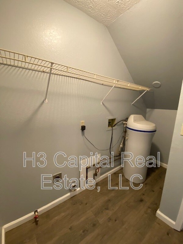 Foto del edificio - 452 Meadow Dr