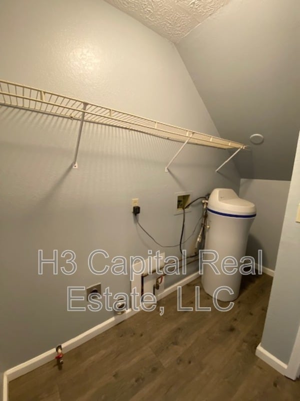 Building Photo - 452 Meadow Dr