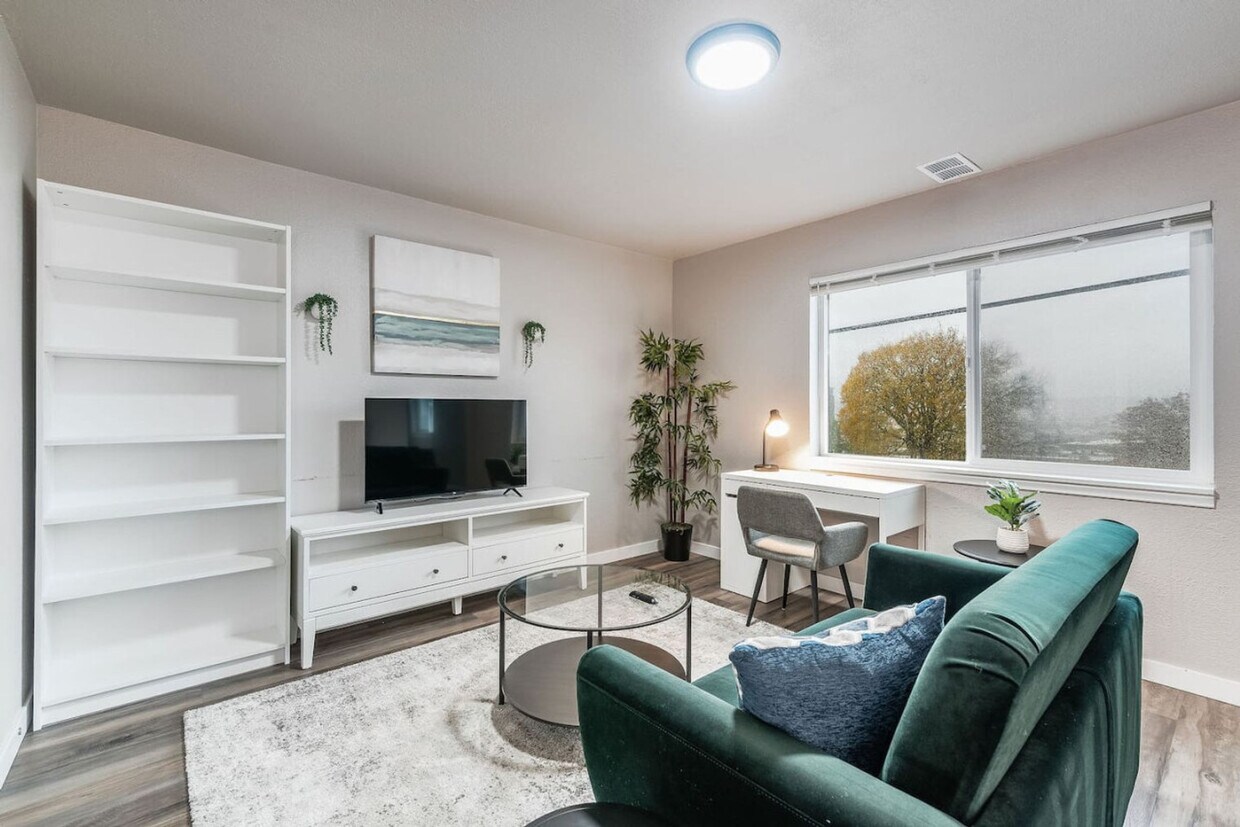 Primary Photo - 1818 Court F