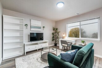 Building Photo - 1818 Court F