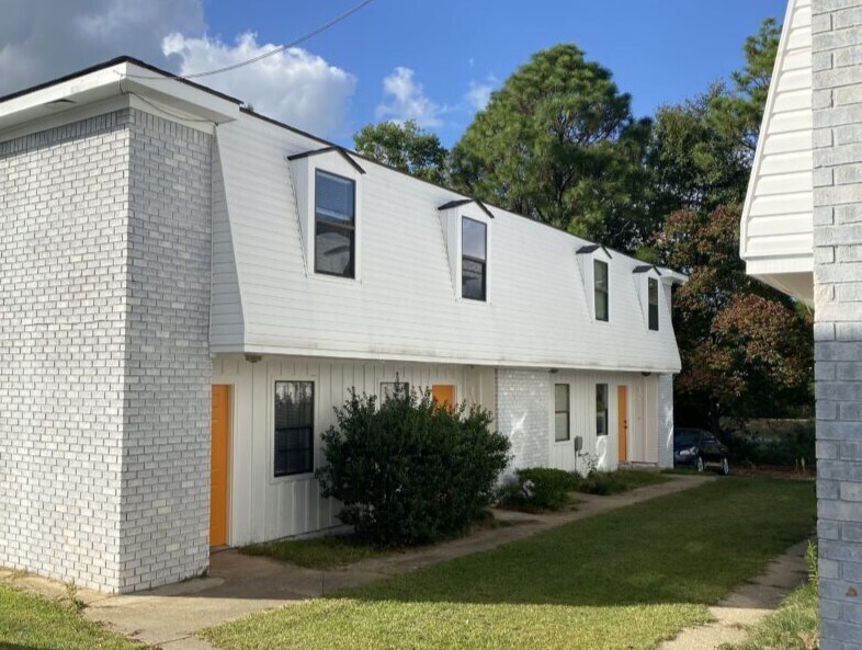 Oak Grove Courts Apartments in Hattiesburg, MS