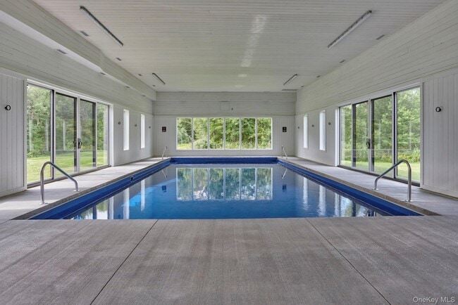 Foto del edificio - 107 Cold Spring Rd