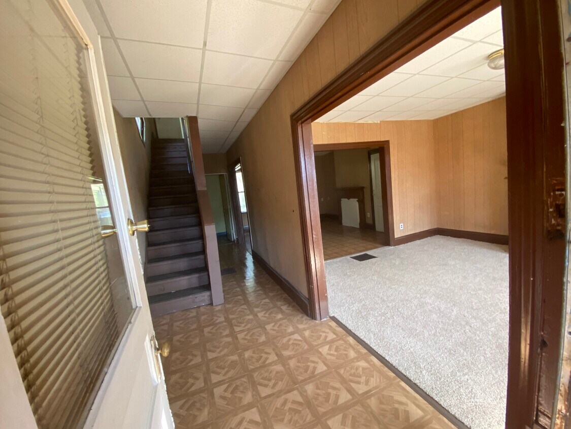 18 Vine St, Natrona Heights, PA 15065 House for Rent in Natrona