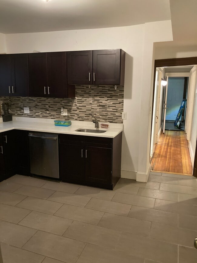 Building Photo - 98 Topliff St