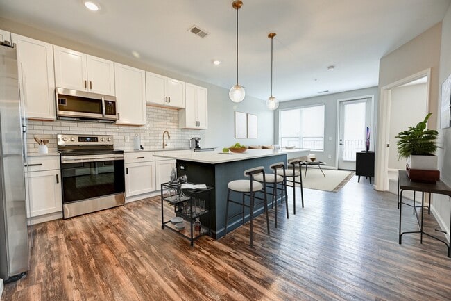 Building Photo - Essex Apartments