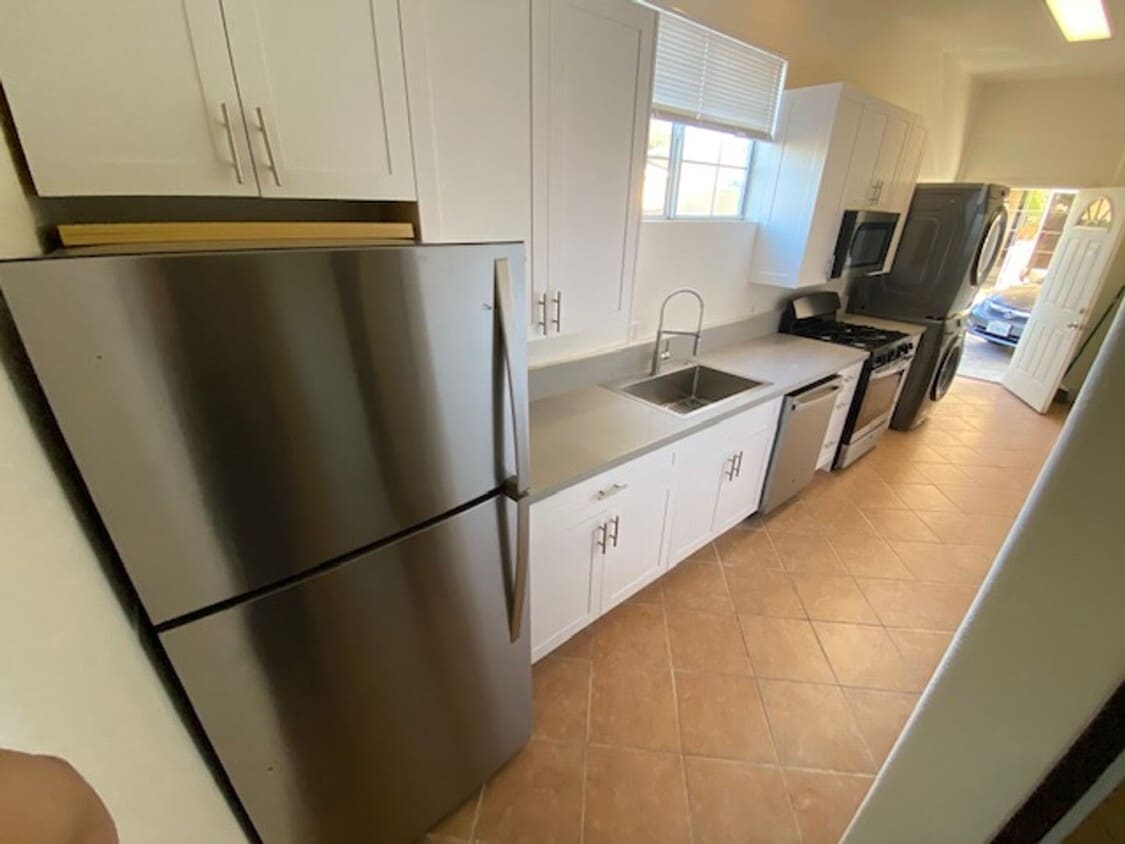 Available Now!! 1 Bedroom 1 Bathroom Back Unit - Available Now!! 1 Bedroom 1 Bathroom Back Unit