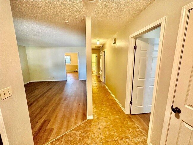 Building Photo - 601 S 19th St