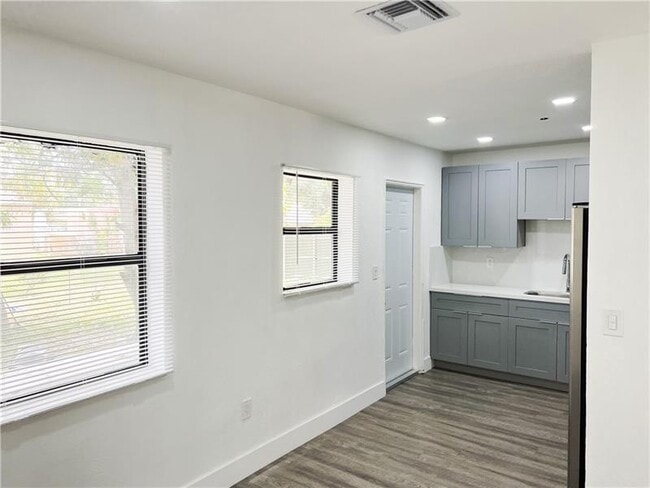 Foto del edificio - 1135 NW 127th St